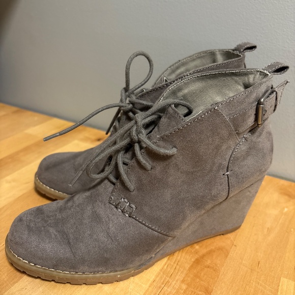 Gray Suede boots - Picture 2 of 6
